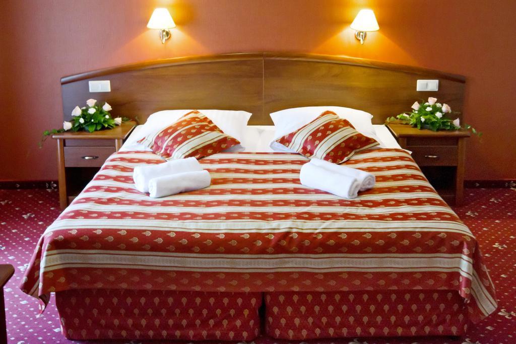 Hotel Novum & Spa Niepołomice Dış mekan fotoğraf
