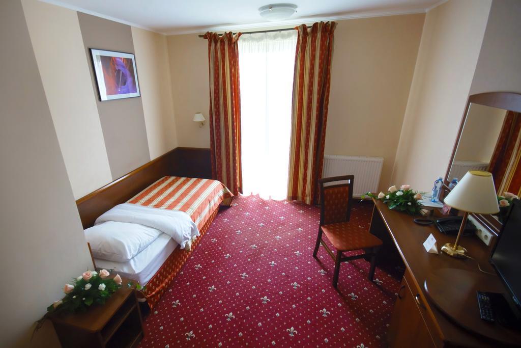 Hotel Novum & Spa Niepołomice Dış mekan fotoğraf