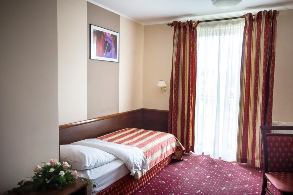 Hotel Novum & Spa Niepołomice Dış mekan fotoğraf
