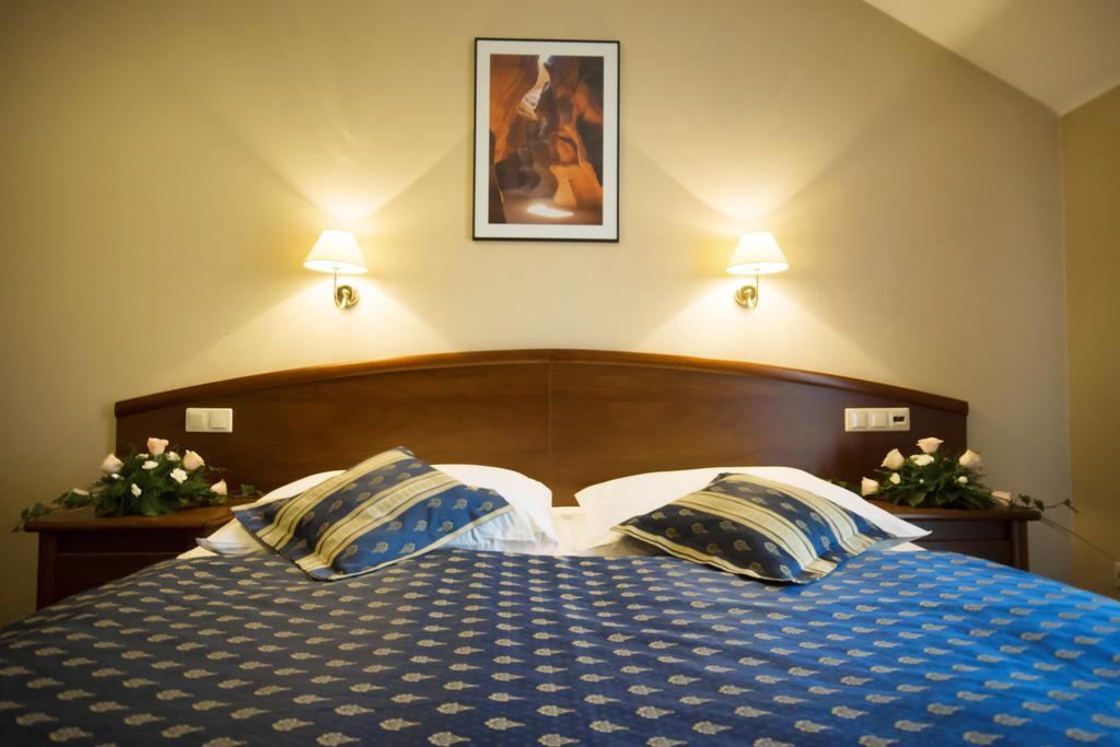 Hotel Novum & Spa Niepołomice Dış mekan fotoğraf