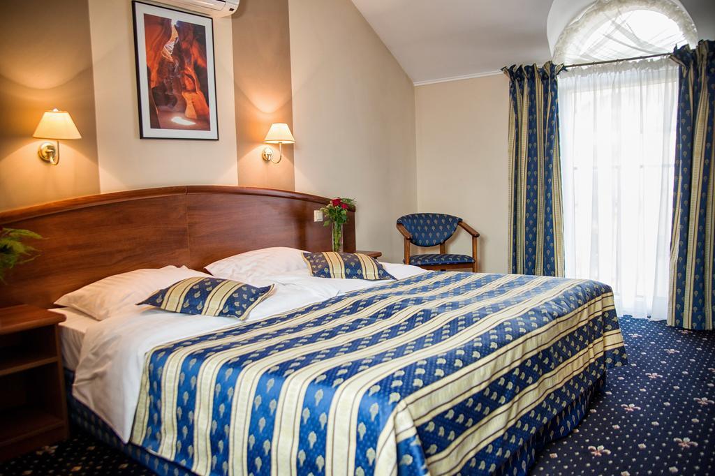 Hotel Novum & Spa Niepołomice Dış mekan fotoğraf