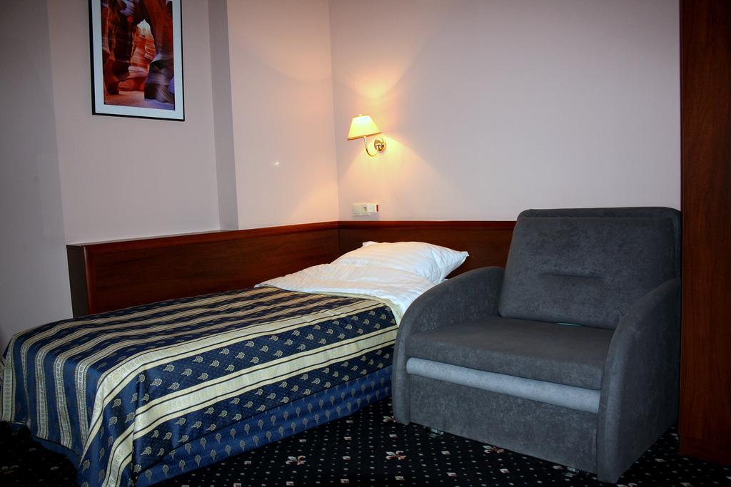 Hotel Novum & Spa Niepołomice Dış mekan fotoğraf