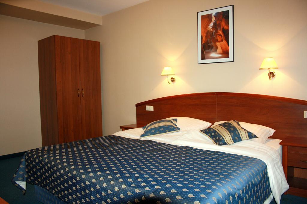 Hotel Novum & Spa Niepołomice Dış mekan fotoğraf